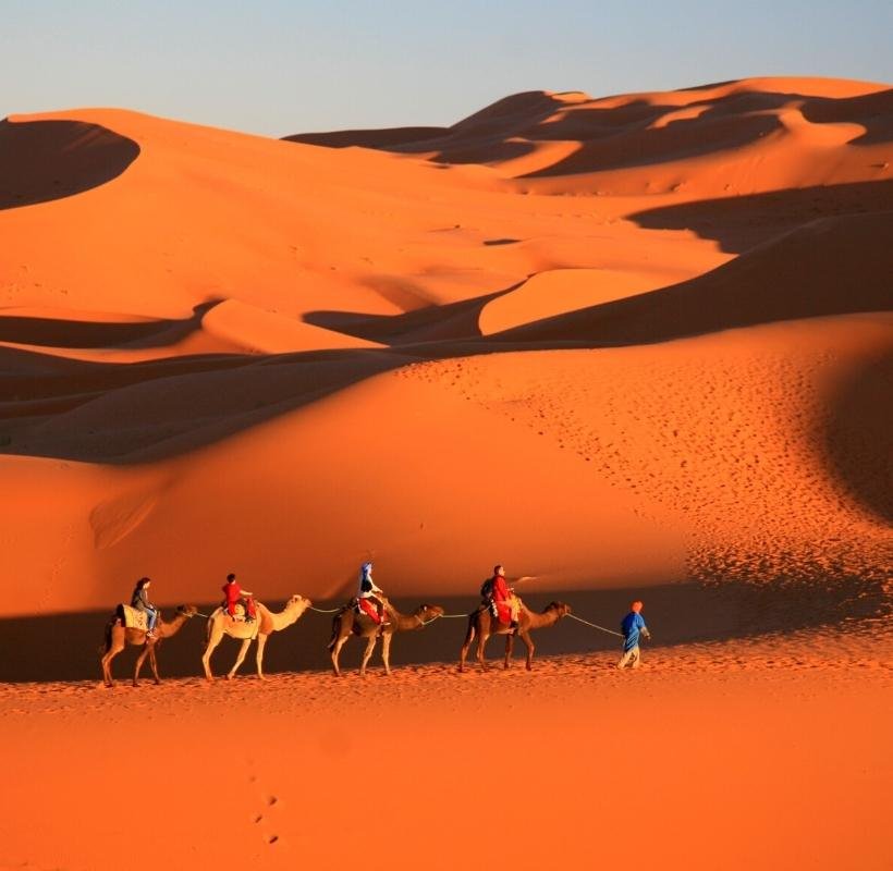 Desert day. Мерзуга Марокко. Мерзуга Марокко фото. Марокко пустыня. Пустыня в Марокко красная.